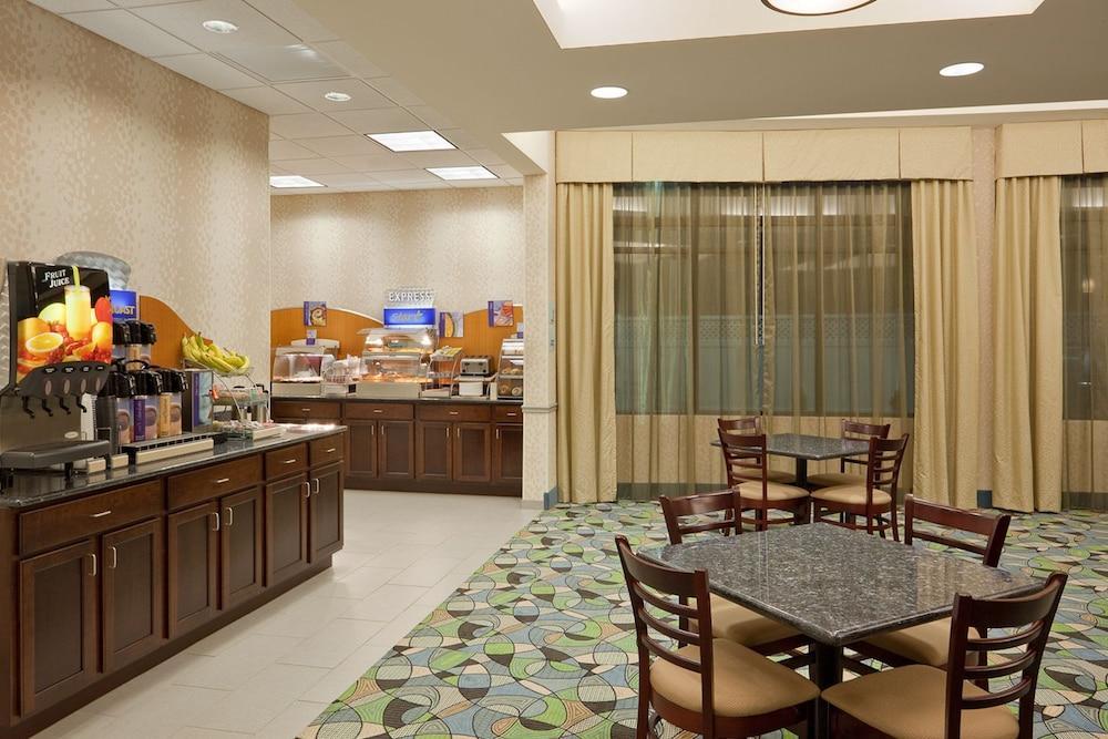 Comfort Inn & Suites Plainville-Foxboro Εξωτερικό φωτογραφία